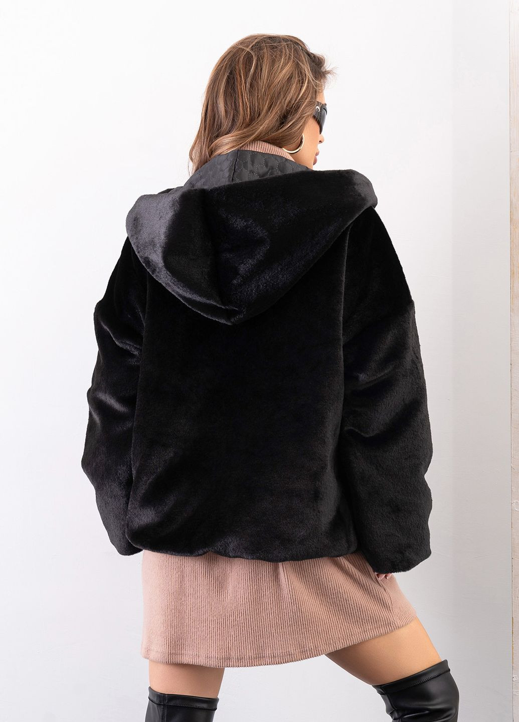 Черная зимняя черная куртка из искусственного меха с капюшоном ISSA PLUS 13630
