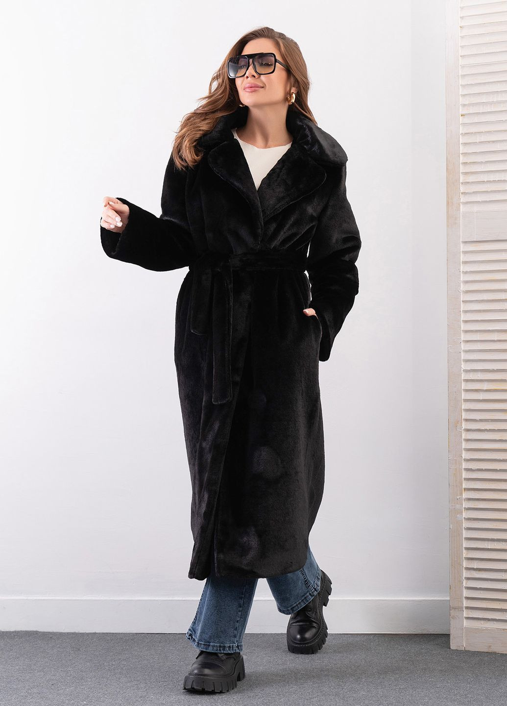 Чорне зимнє Чорне пальто зі штучного хутра оверсайз ISSA PLUS
