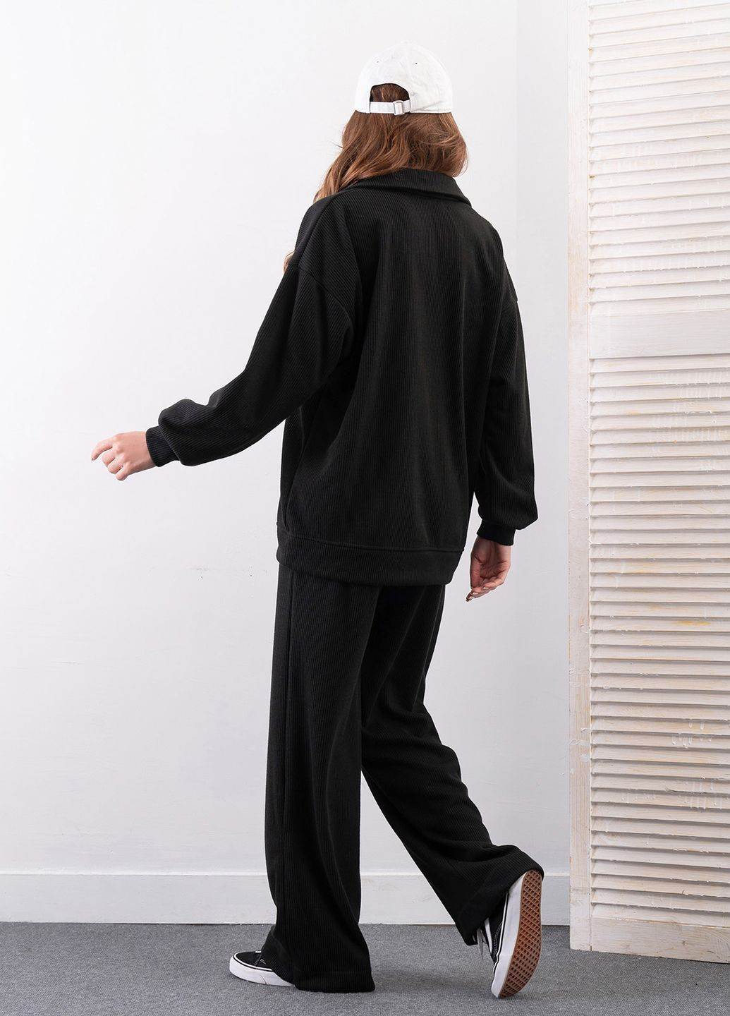Свободный черный костюм с молниями на брюках ISSA PLUS 14321 (266900110)