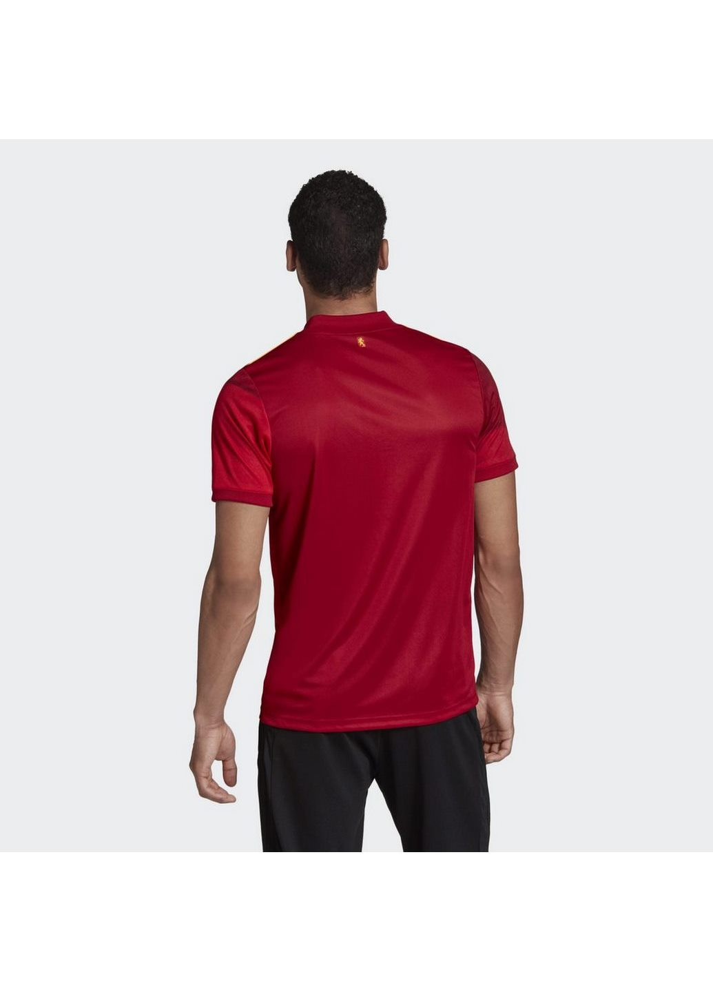Красная женская футболка spain home jsy fr8361 adidas