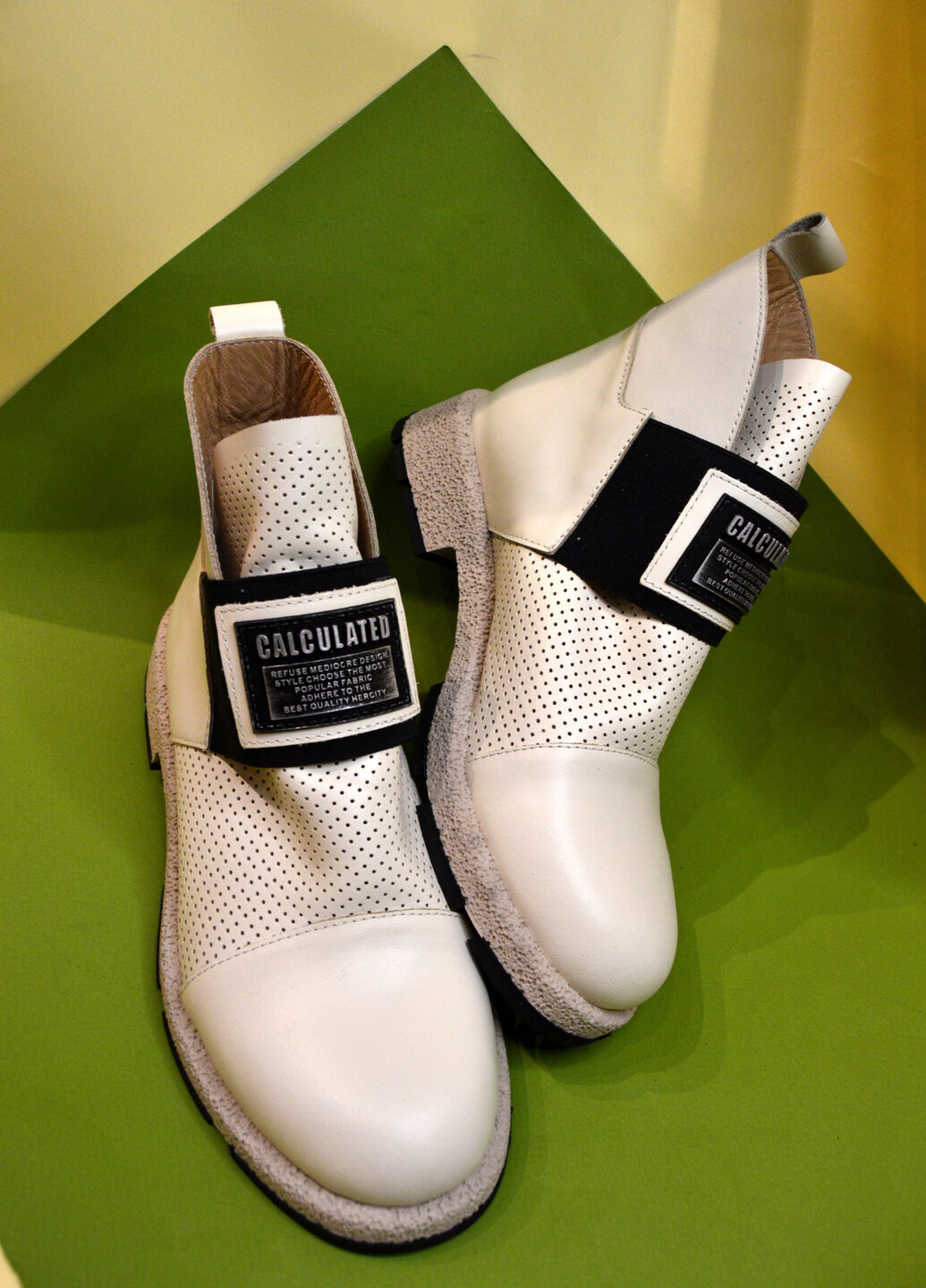 Напівчоботи жіночі перфорована шкіра з чорним прямокутником Білий Magza (267495661)