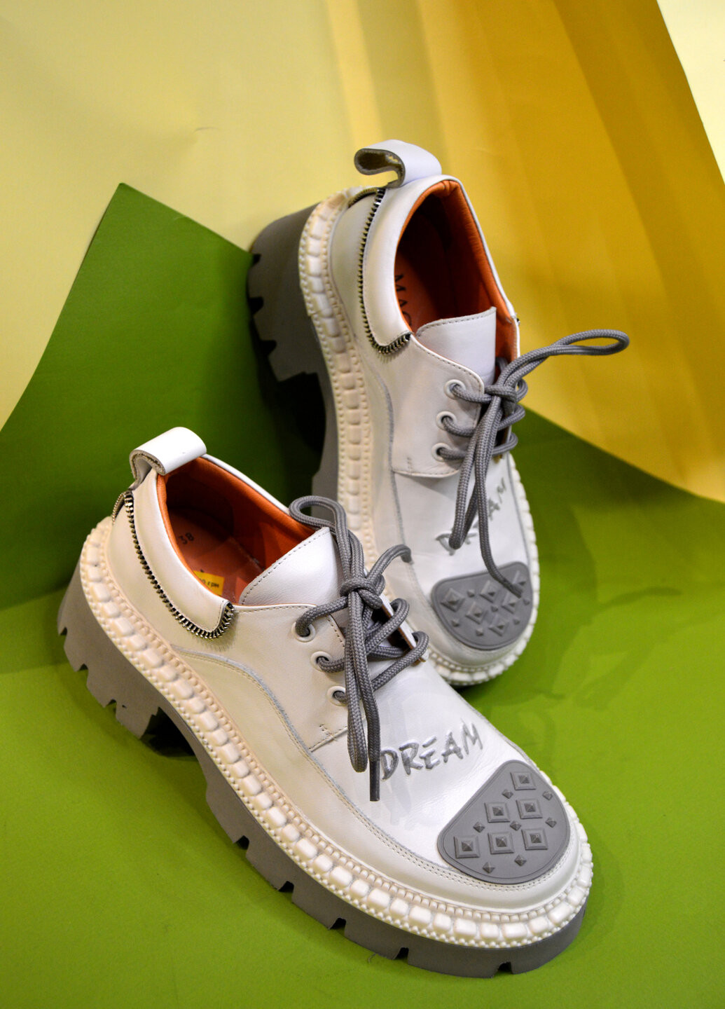 Черевики жіночі шкіряні з сірим декором Білий Magza (267495664)