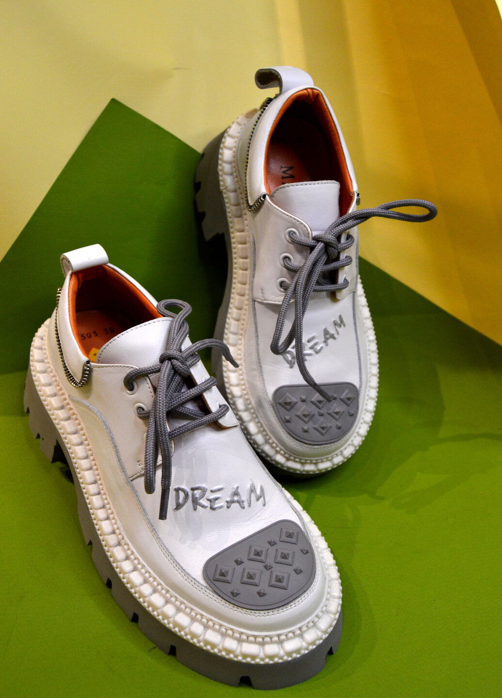 Черевики жіночі шкіряні з сірим декором Білий Magza (267495664)