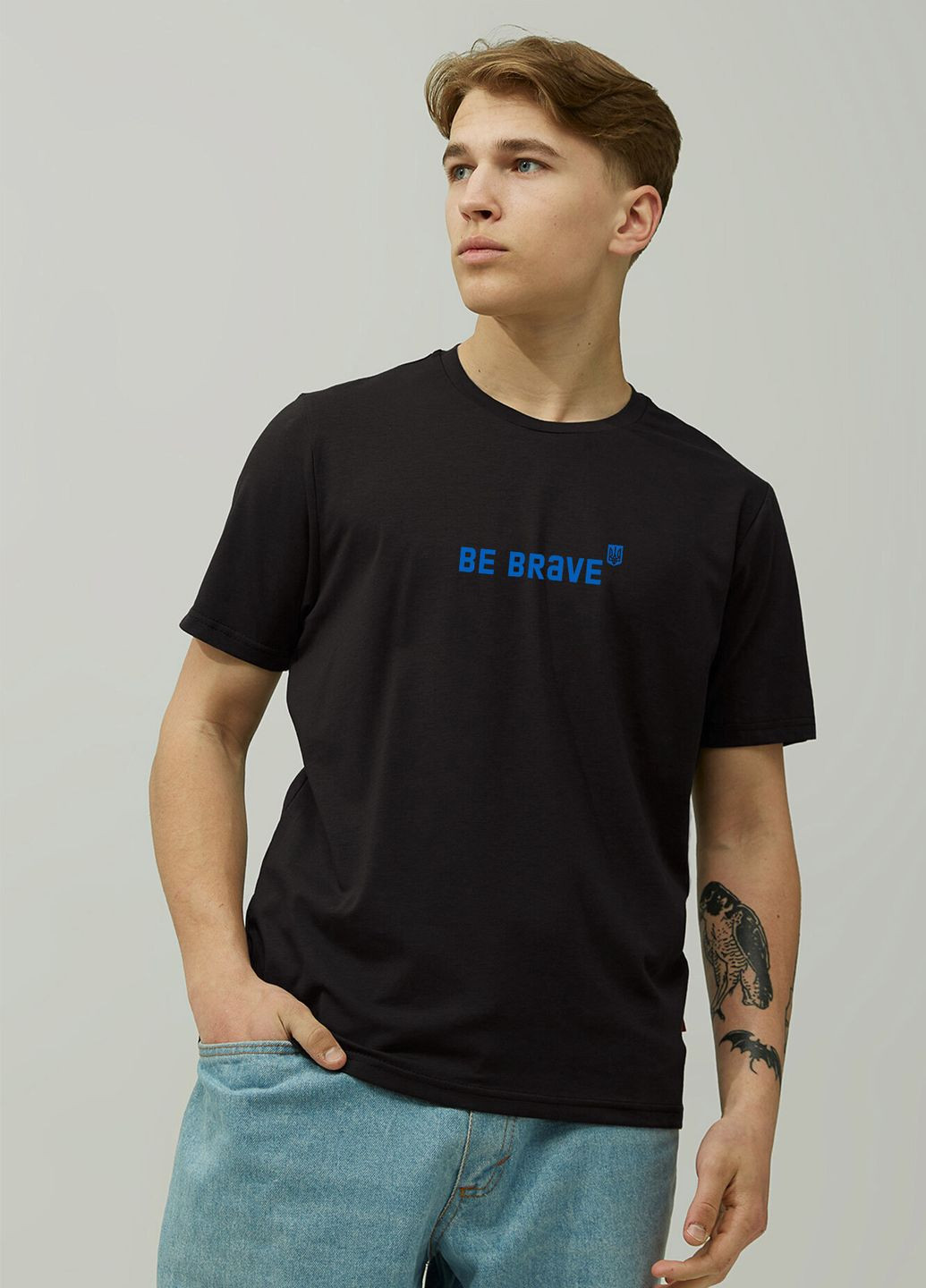 Чорна футболка be brave з коротким рукавом Gen