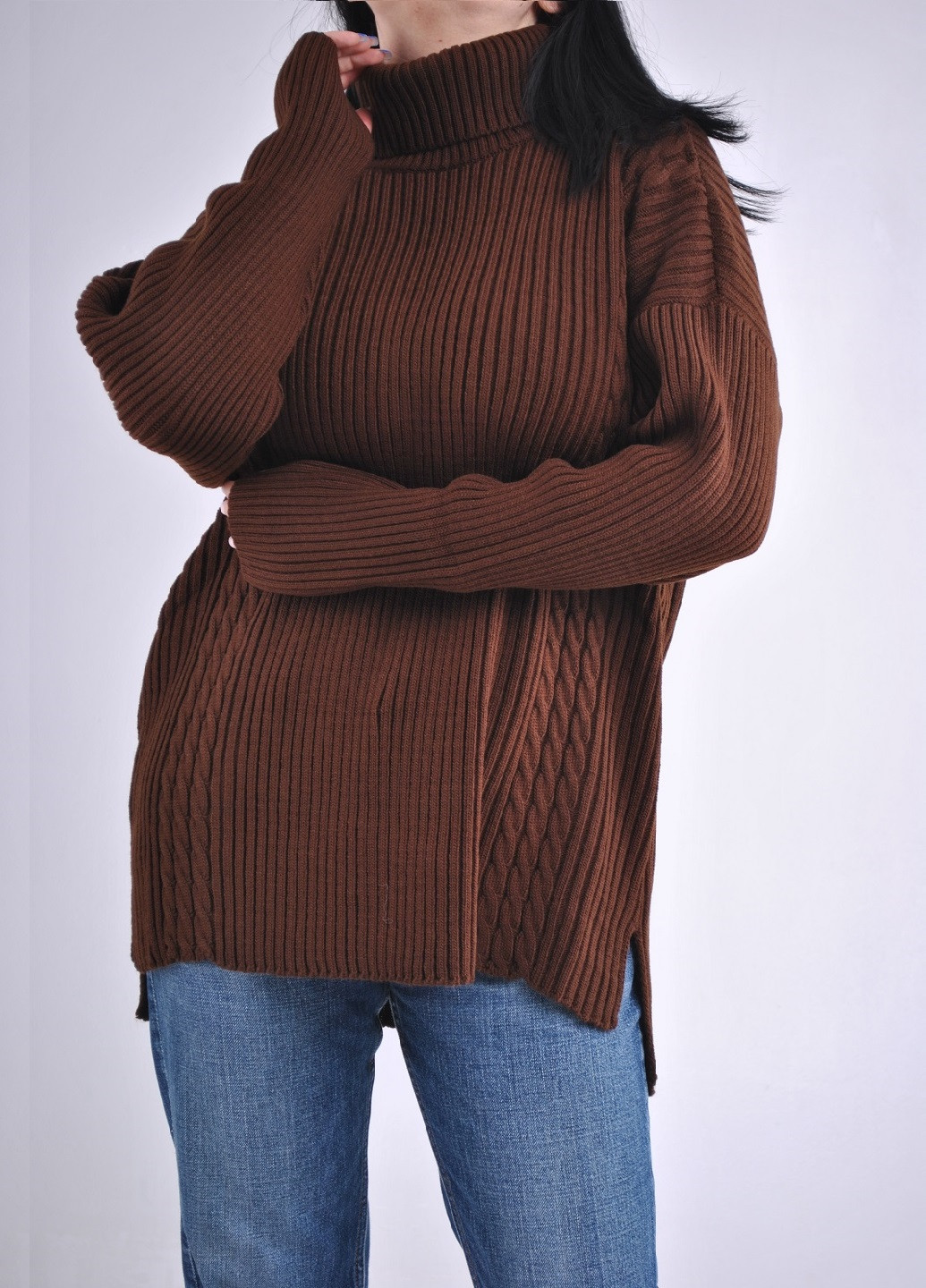 Коричневий зимовий подовжений светр Berta Lucci