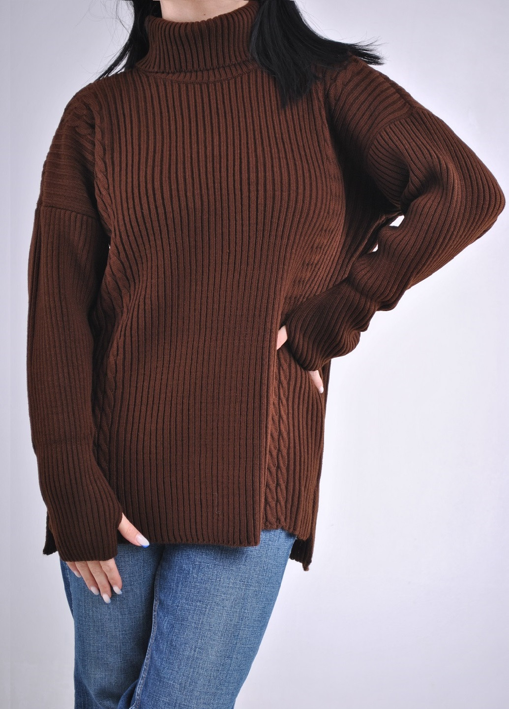 Коричневий зимовий подовжений светр Berta Lucci