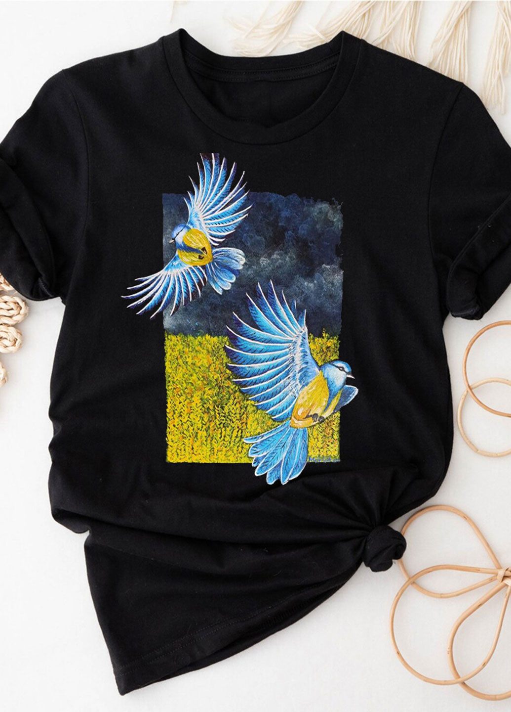 Чорна демісезон футболка жіноча чорна birds of the sky and fields Katarina Ivanenko
