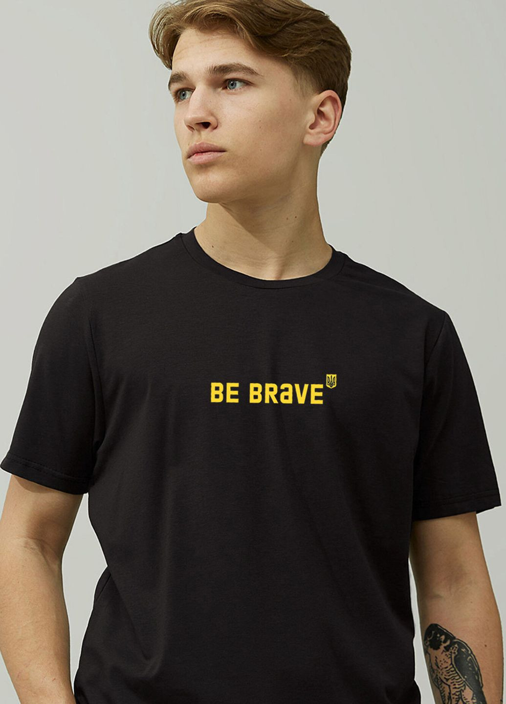Чорна футболка be brave Gen