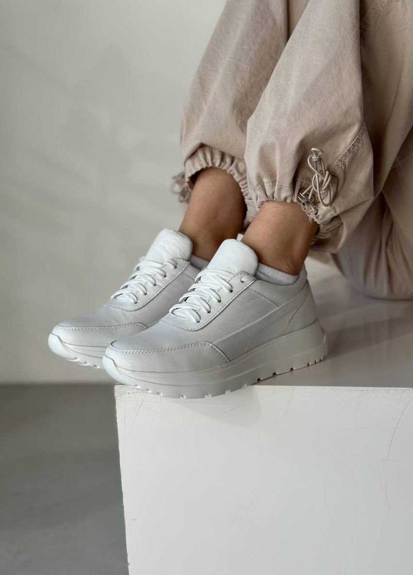 Білі осінні кросівки жіночі шкіряні Fashion