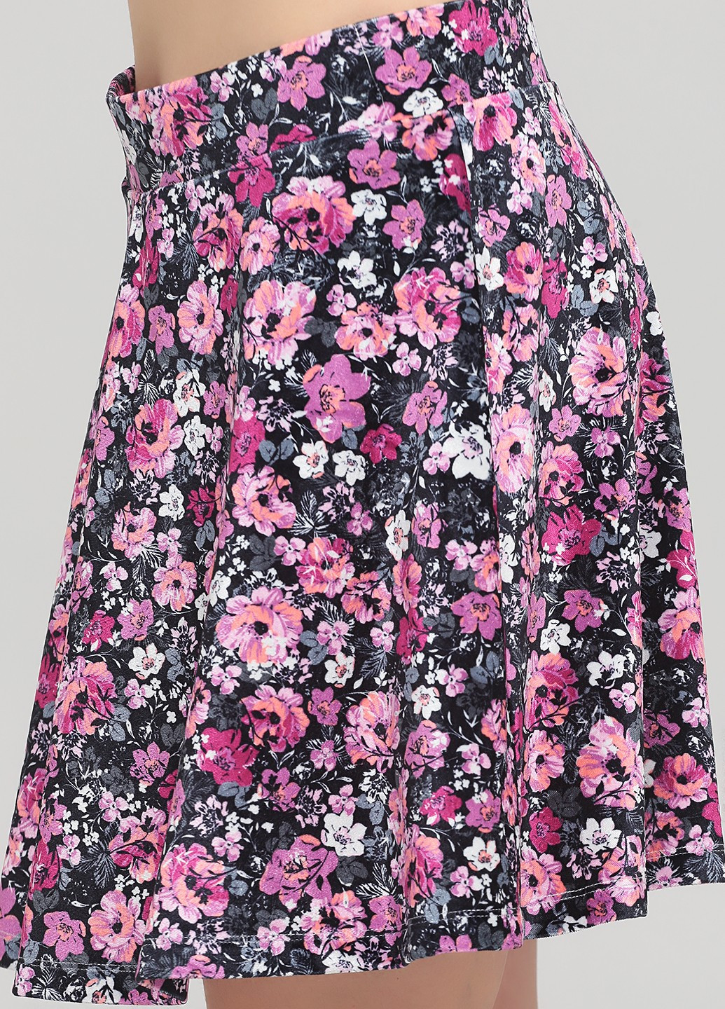 Черная цветочной расцветки юбка C&A