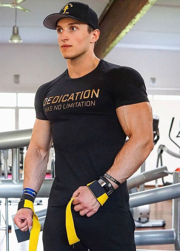 Черная классическая черная футболка Alpha