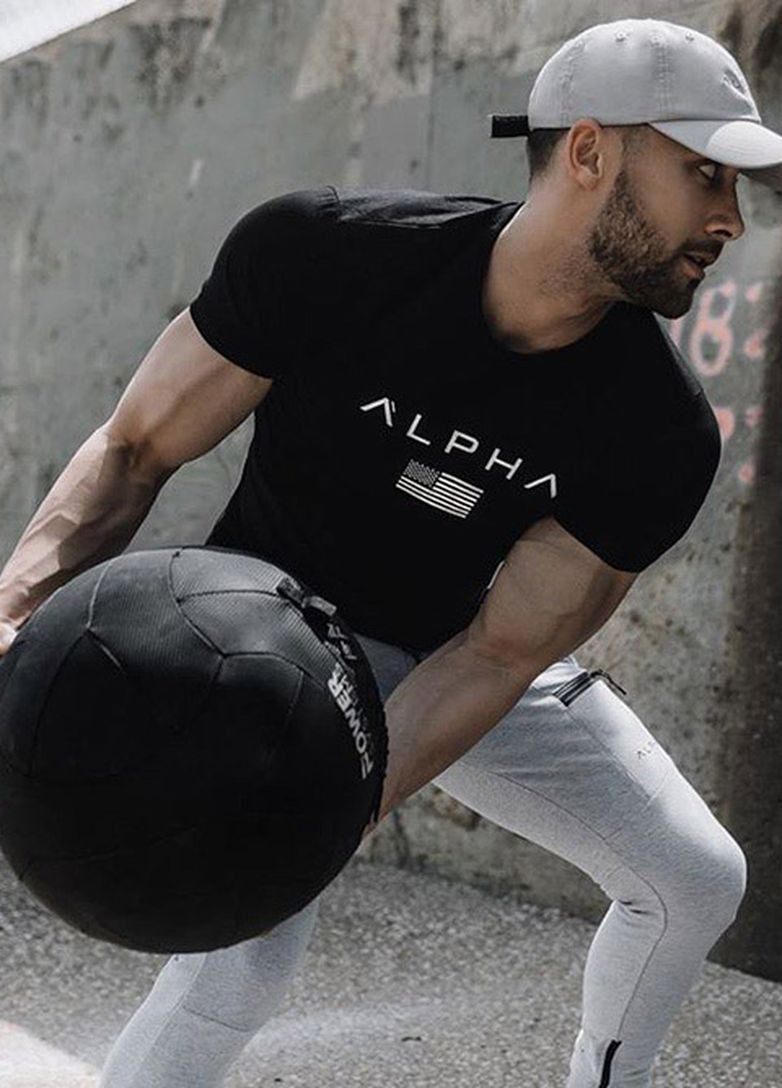 Черная черная футболка с рисунком Alpha