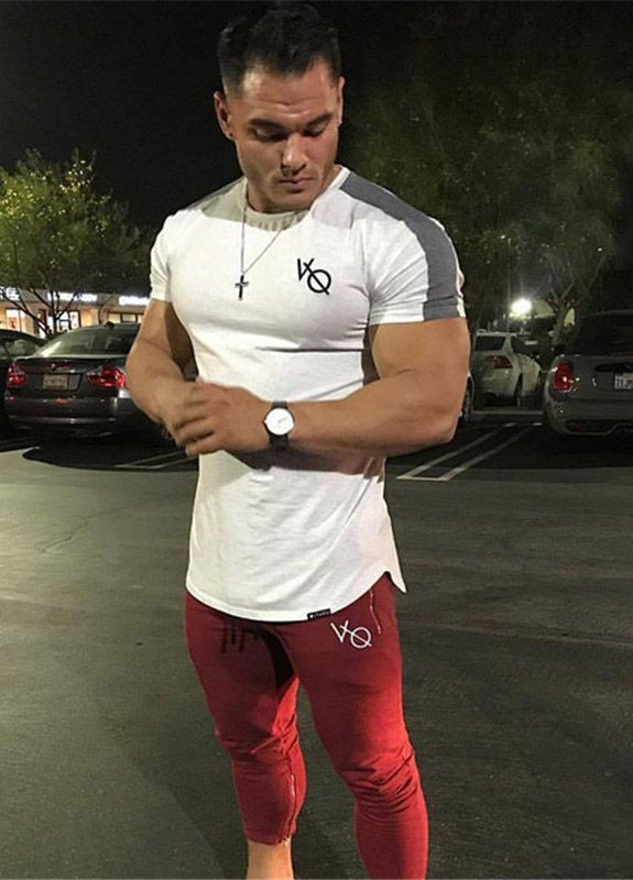 Белая спортивная футболка VQH