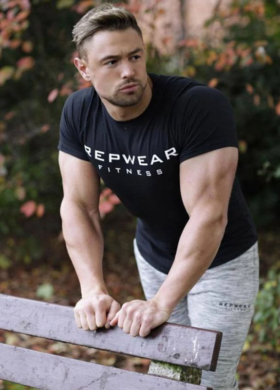 Черная мужская футболка Alpha