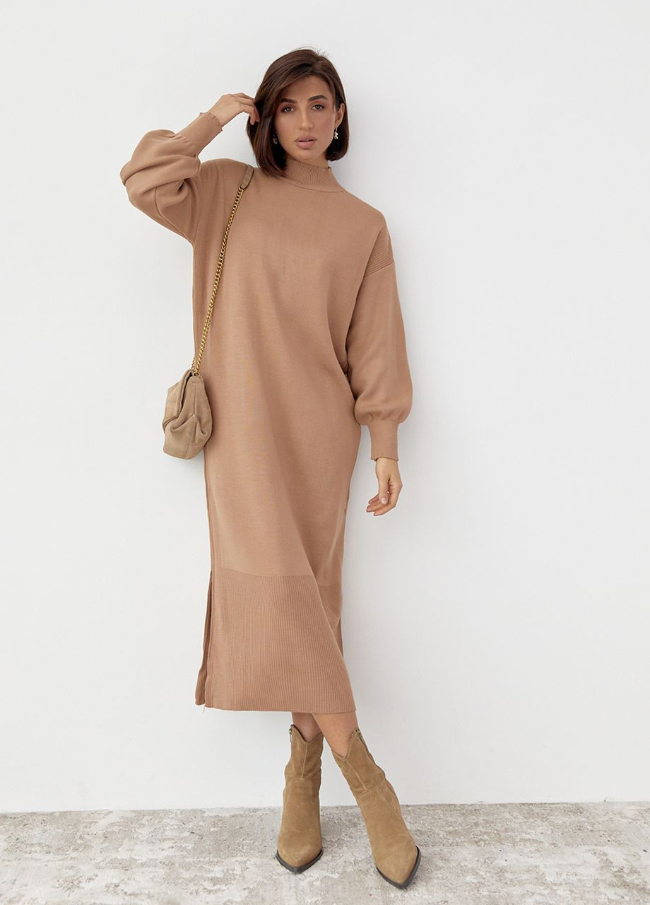 Світло-коричнева довга сукня oversize з розрізами Lurex