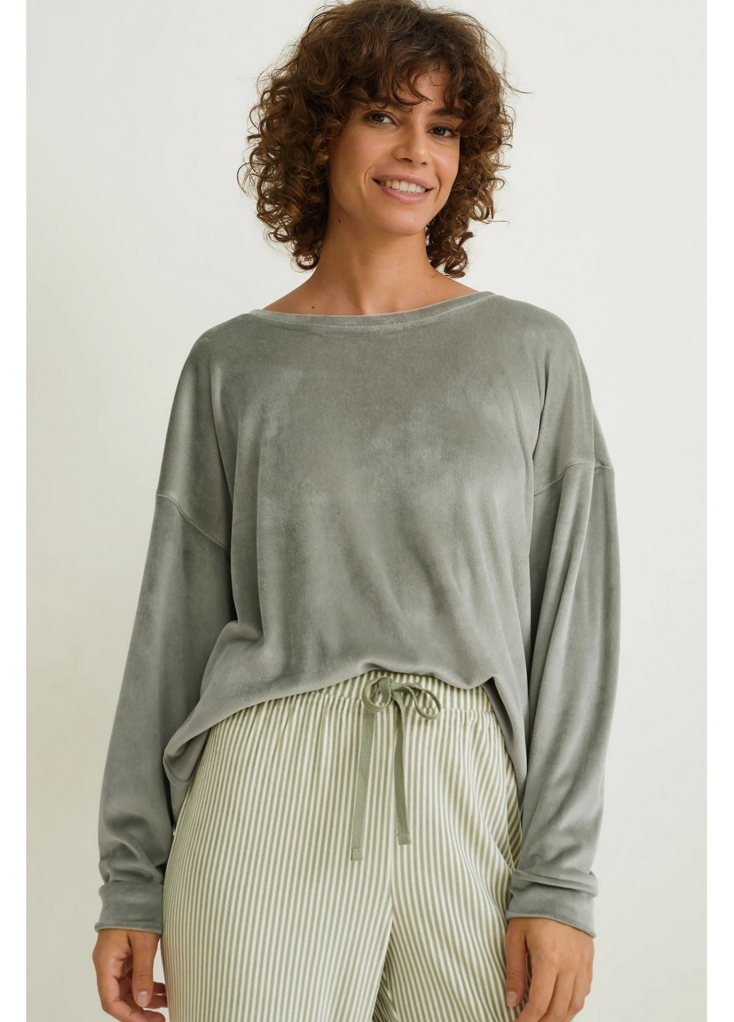 Оливкова (хакі) всесезон піжама (світшот, штани) C&A