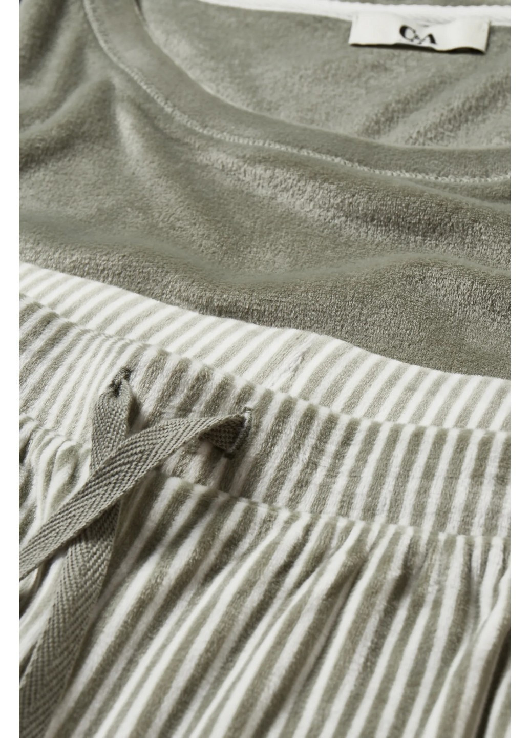 Оливкова (хакі) всесезон піжама (світшот, штани) C&A