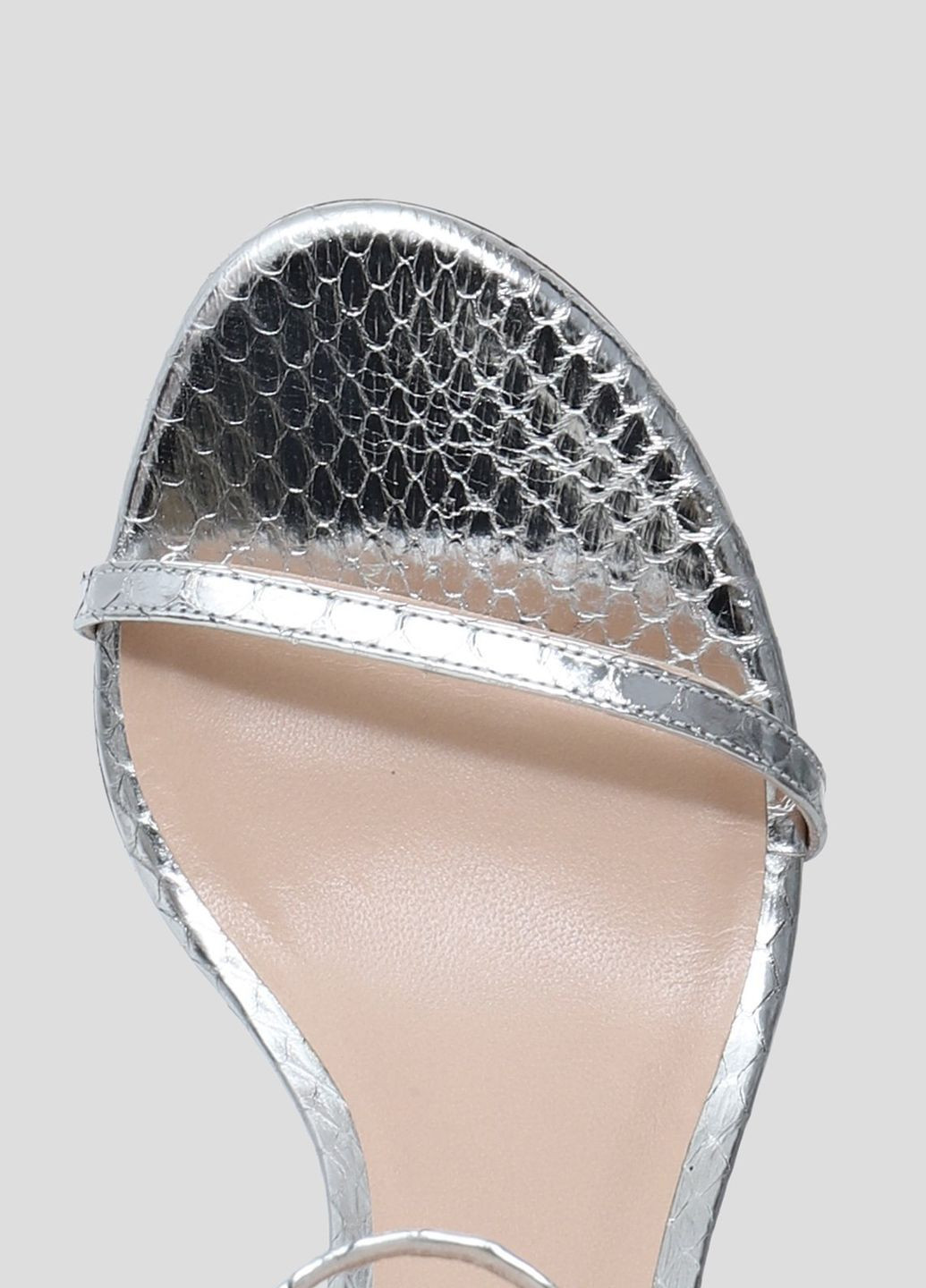Серебряные серебристые кожаные босоножки Stuart Weitzman