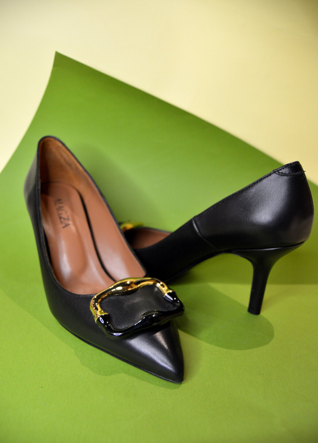Туфли женские кожаные на каблуке с золотой пряжкой Черный Magza на среднем каблуке с пряжкой