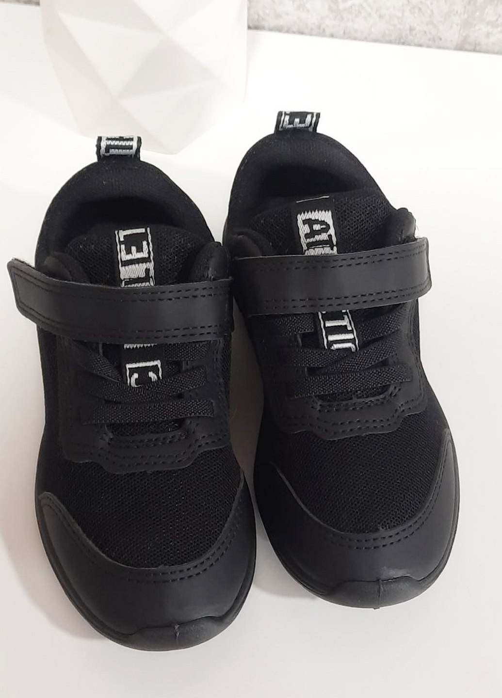 Чорні кросівки H&M