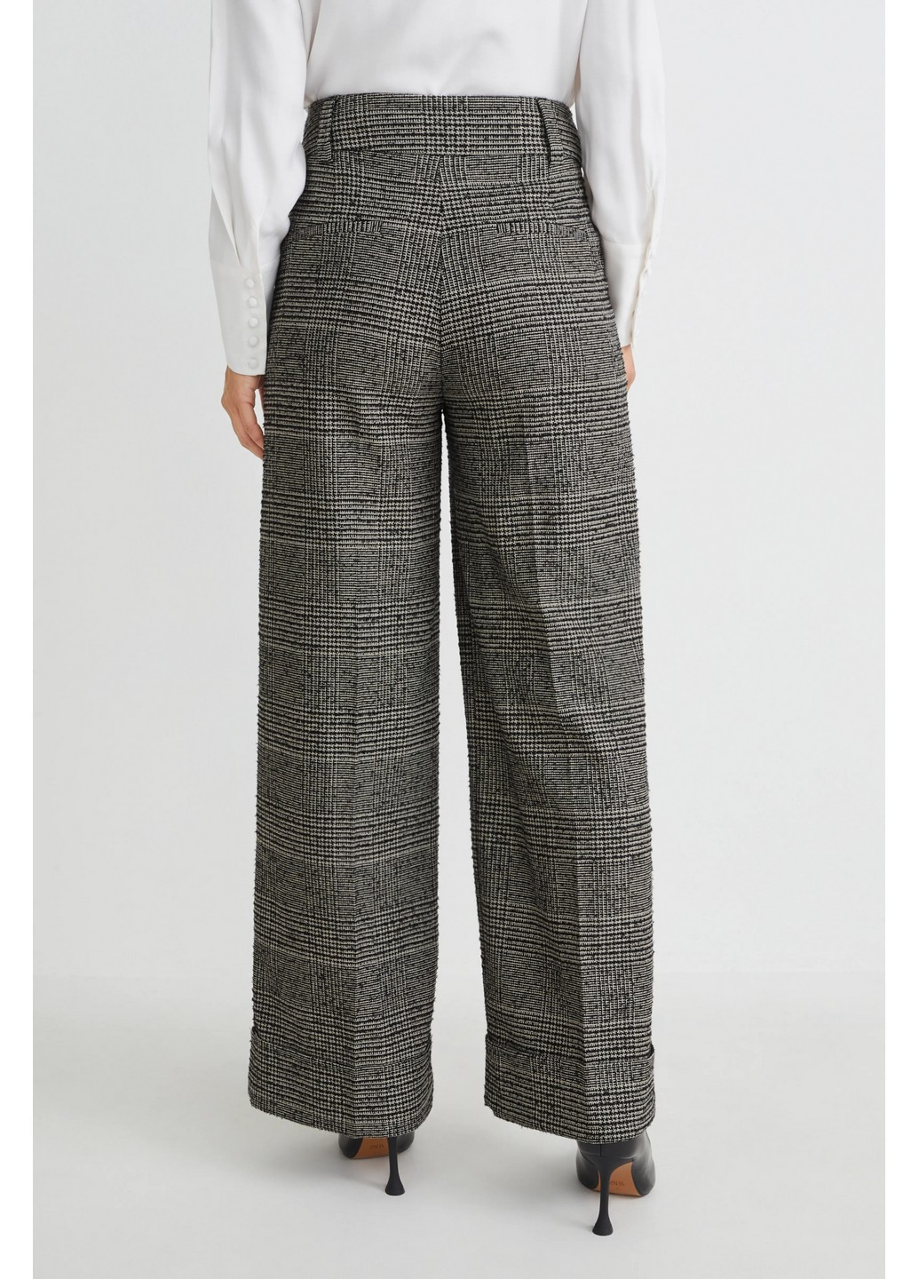Черно-белые классические демисезонные брюки C&A