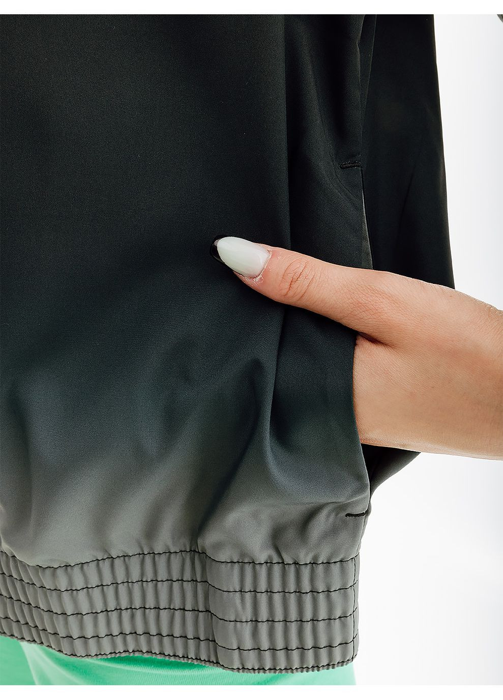 Черная демисезонная женская куртка w nk swsh run prnt jkt черный Nike