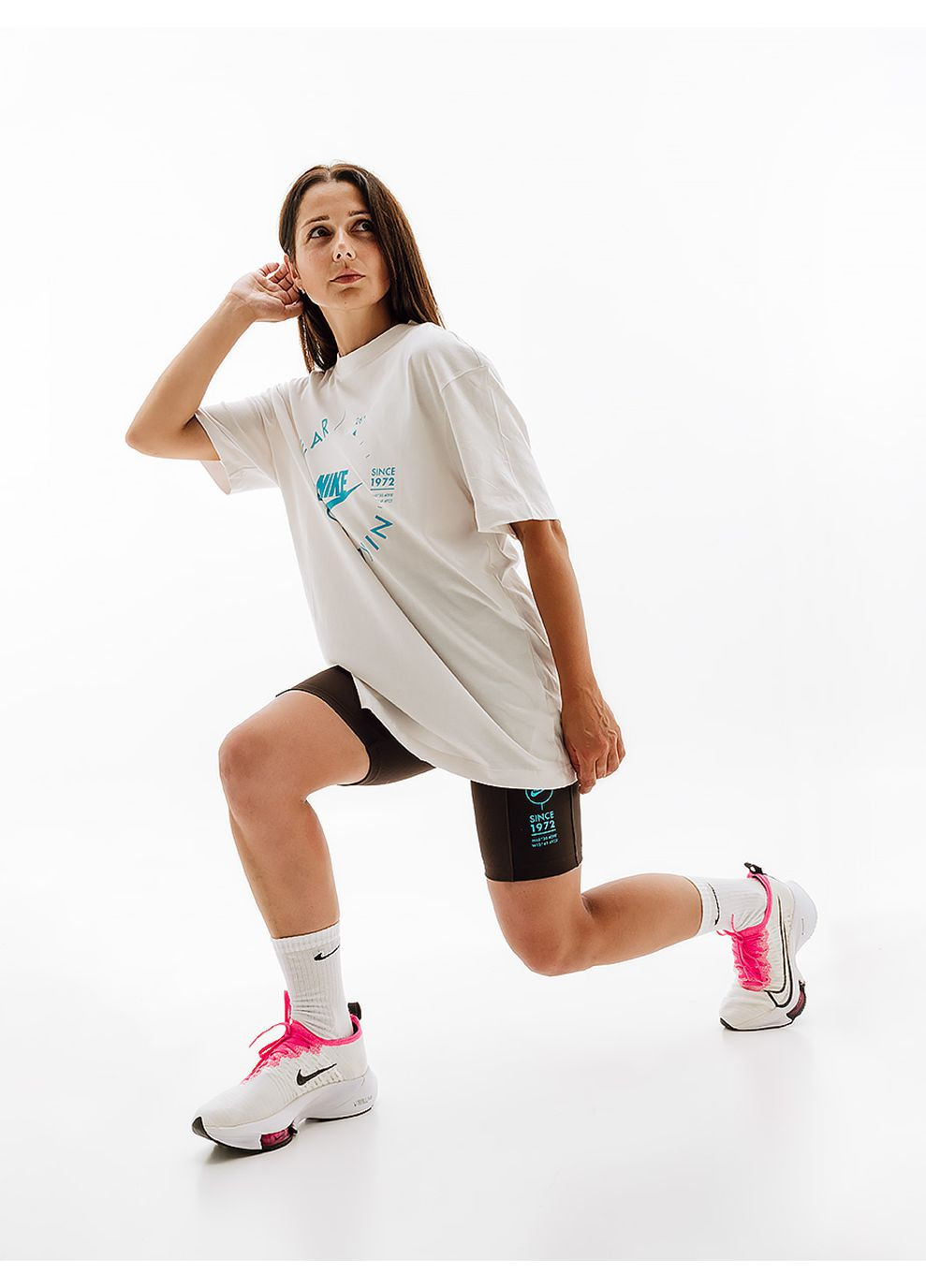 Бежевая летняя женская футболка w nsw tee bf prnt su бежевый Nike