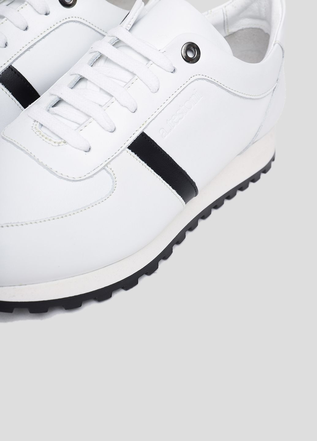 Белые демисезонные белые кожаные кроссовки a.Testoni
