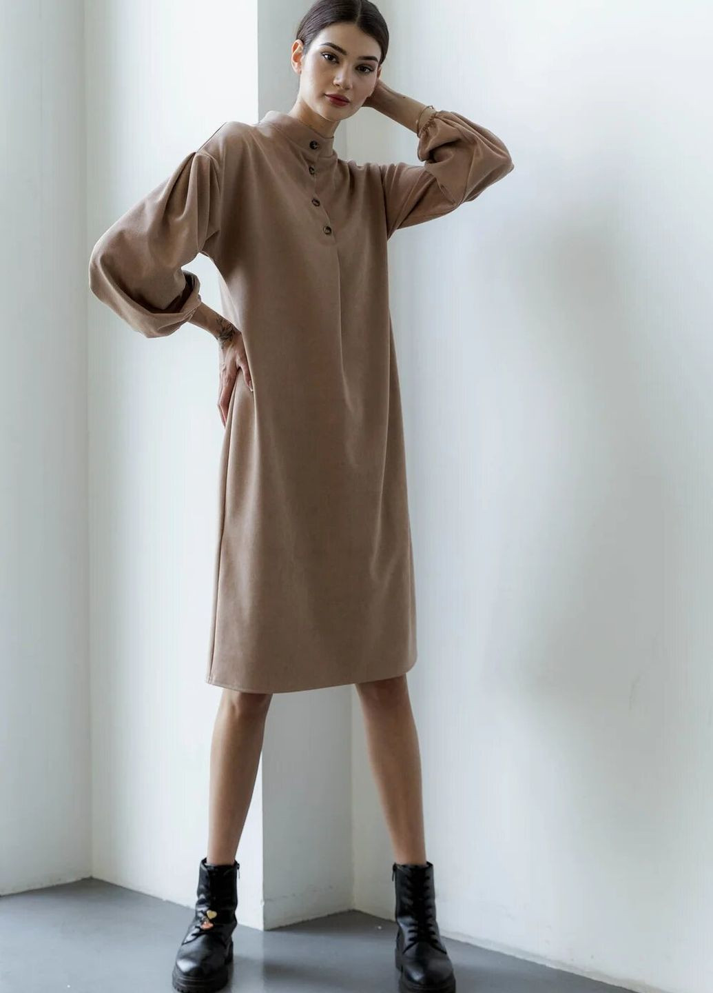 Бежевое кэжуал платье pre-fall collection Seventeen однотонное