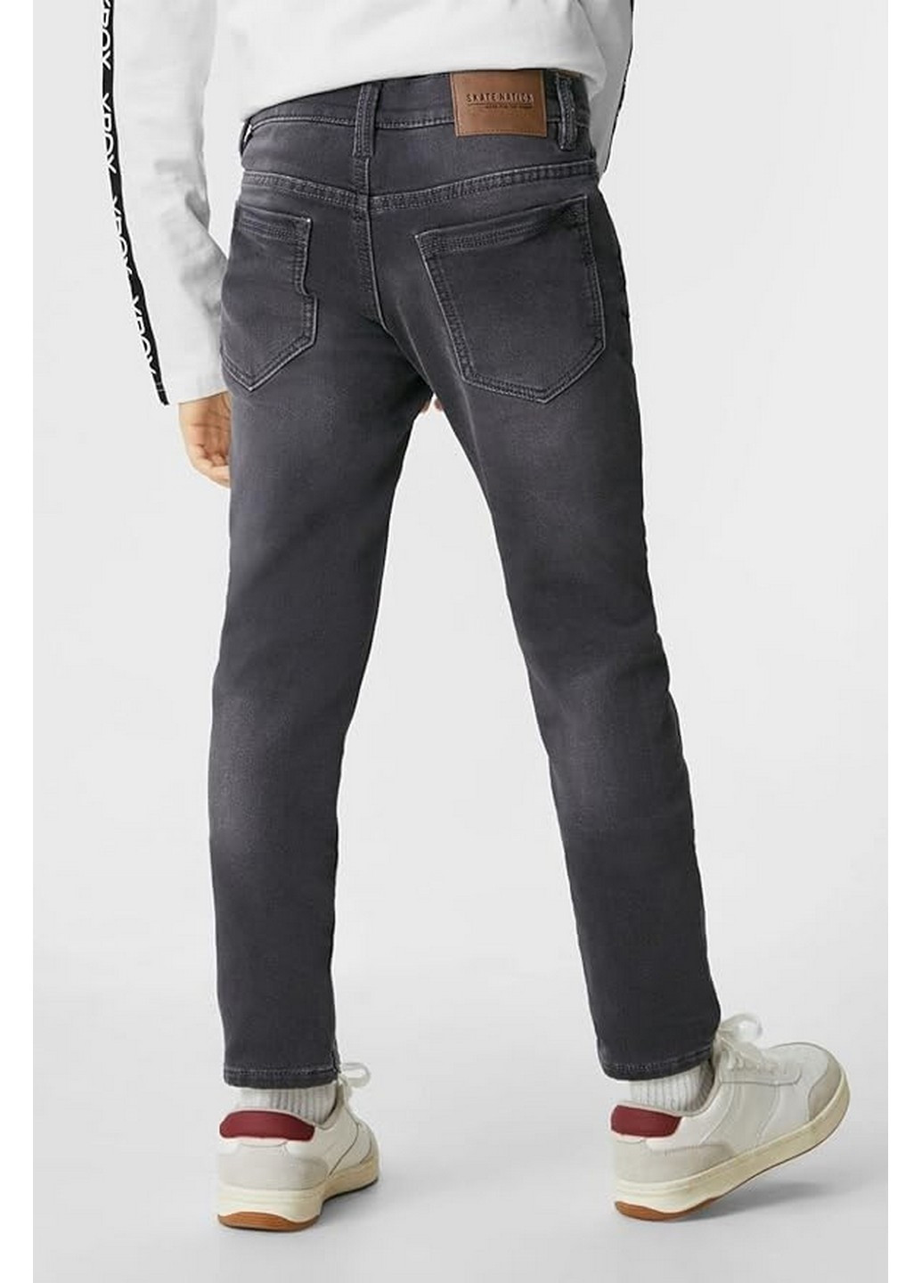 Серые демисезонные джинсы C&A