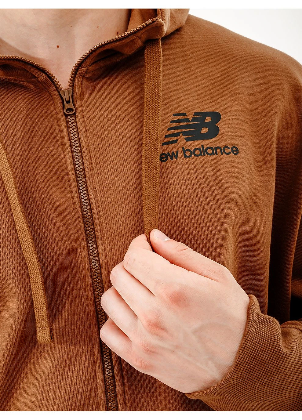 Коричневая демисезонная мужская куртка essentials st logo коричневый New Balance