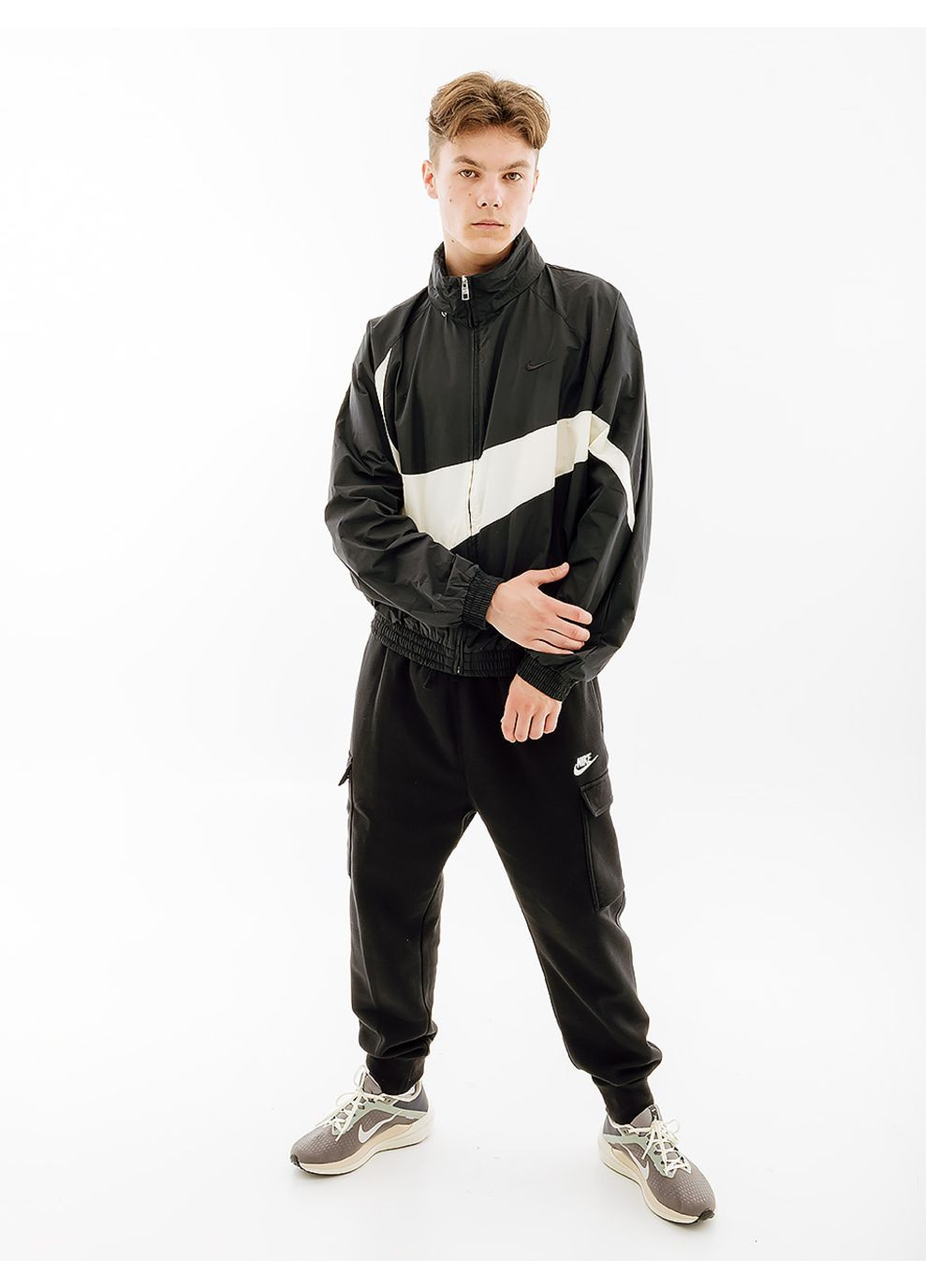 Черная демисезонная мужская куртка swoosh черный Nike