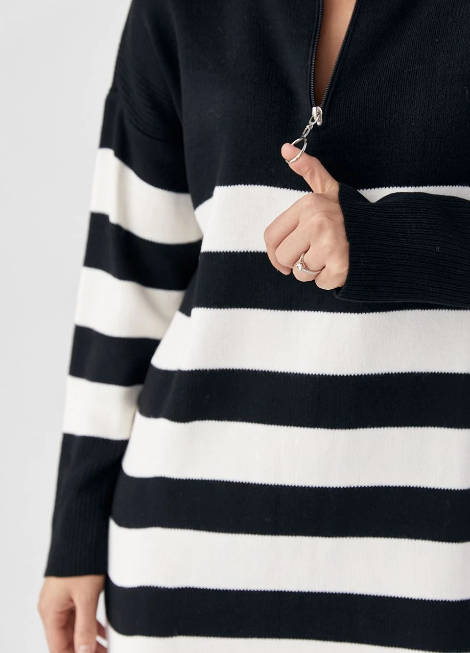 Чорна в'язана сукня oversize в смужку Lurex