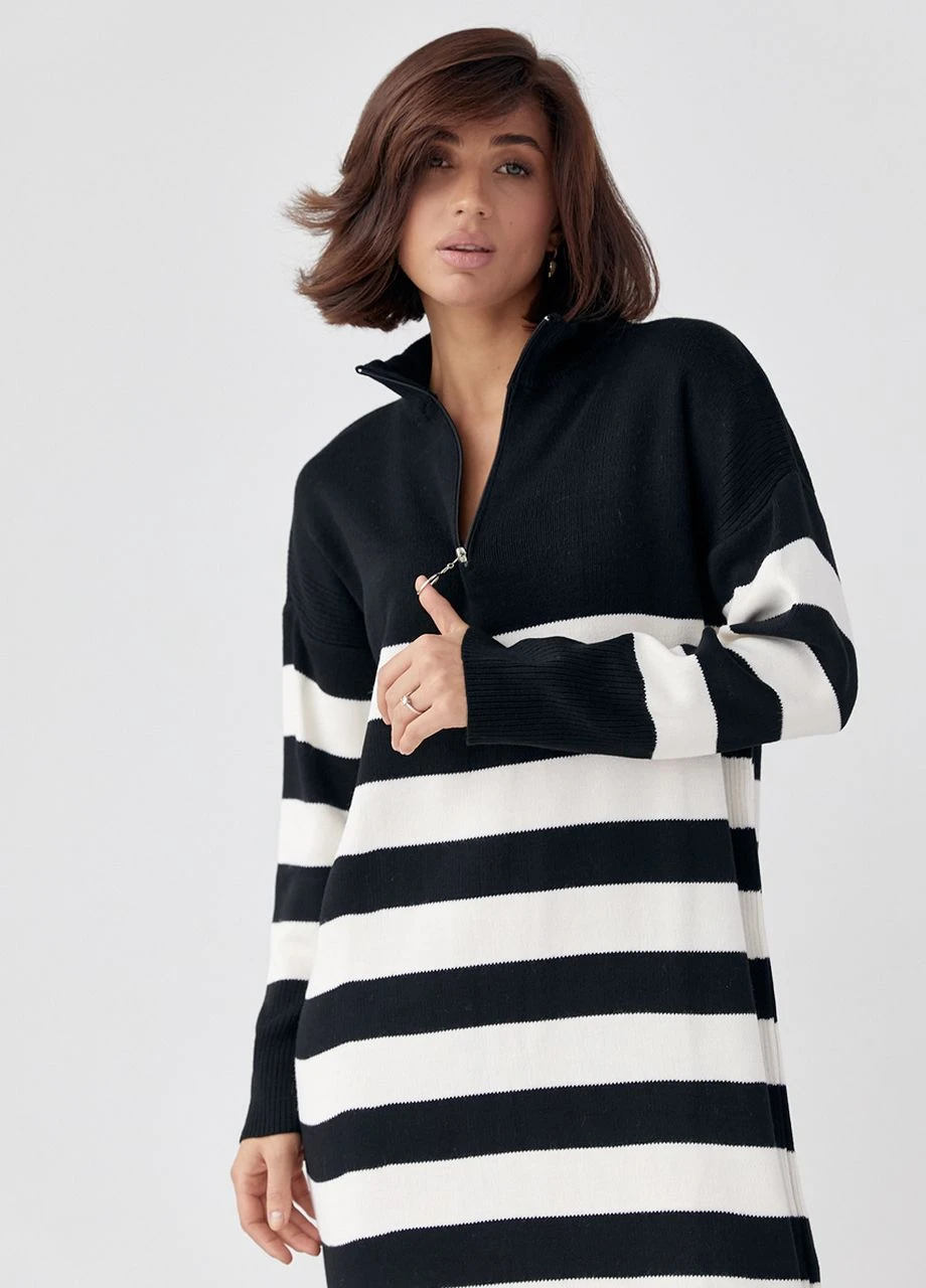 Чорна в'язана сукня oversize в смужку Lurex