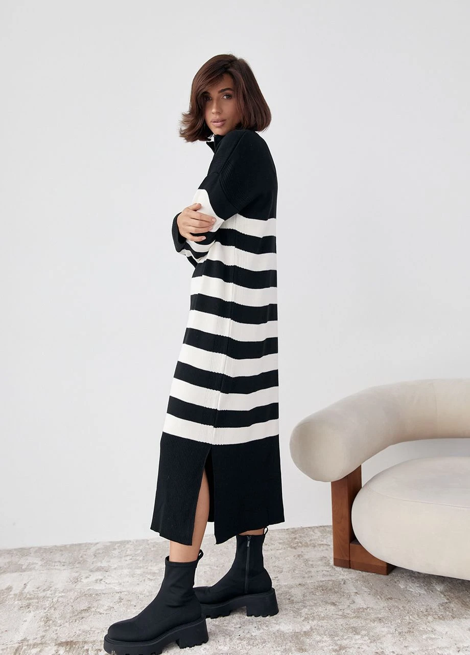 Чорна в'язана сукня oversize в смужку Lurex