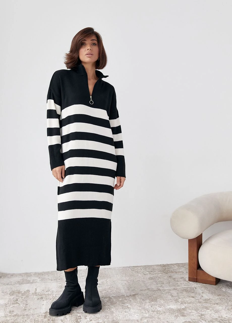 Чорна в'язана сукня oversize в смужку Lurex