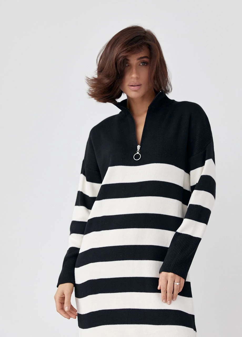 Чорна в'язана сукня oversize в смужку Lurex