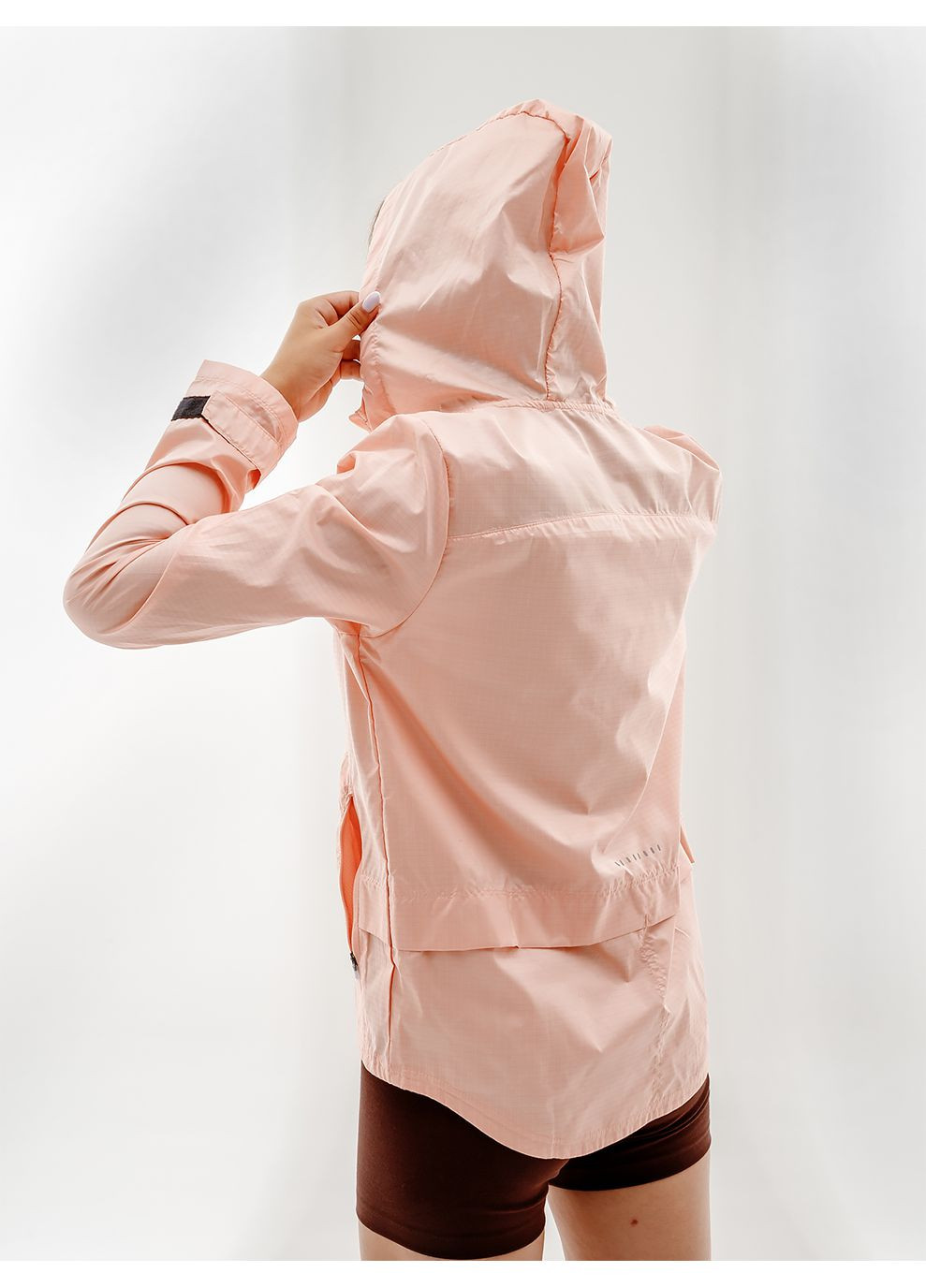 Бежевая демисезонная женская куртка w nk essential jacket бежевый Nike