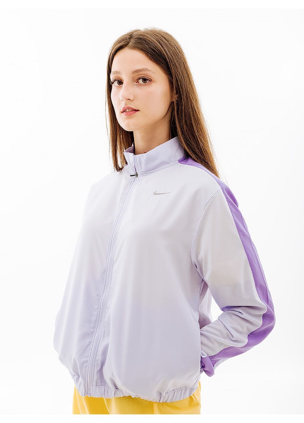 Фиолетовая демисезонная женская куртка w nk swsh run jkt фиолетовый Nike