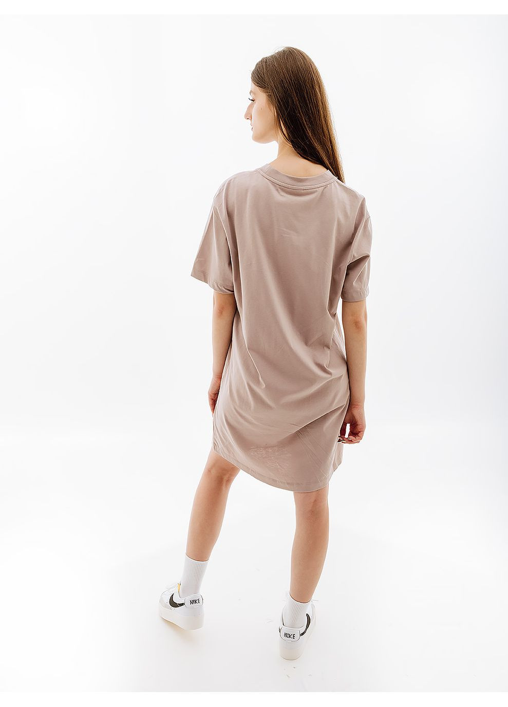 Бежевое спортивное женское платье w nsw essntl ss dress tshrt бежевый Nike однотонное