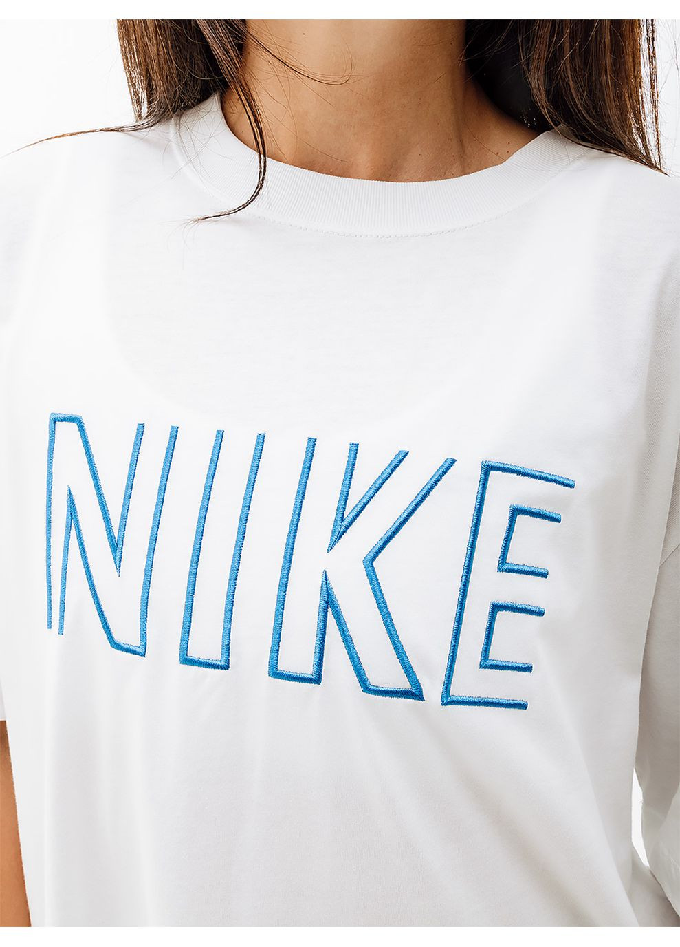 Белая летняя женская футболка w nsw tee bf sw белый Nike
