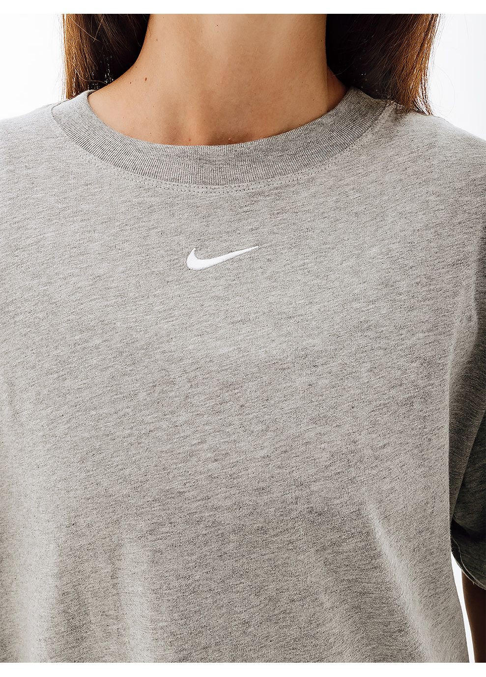 Серая летняя женская футболка w nsw essntl tee bf lbr серый Nike