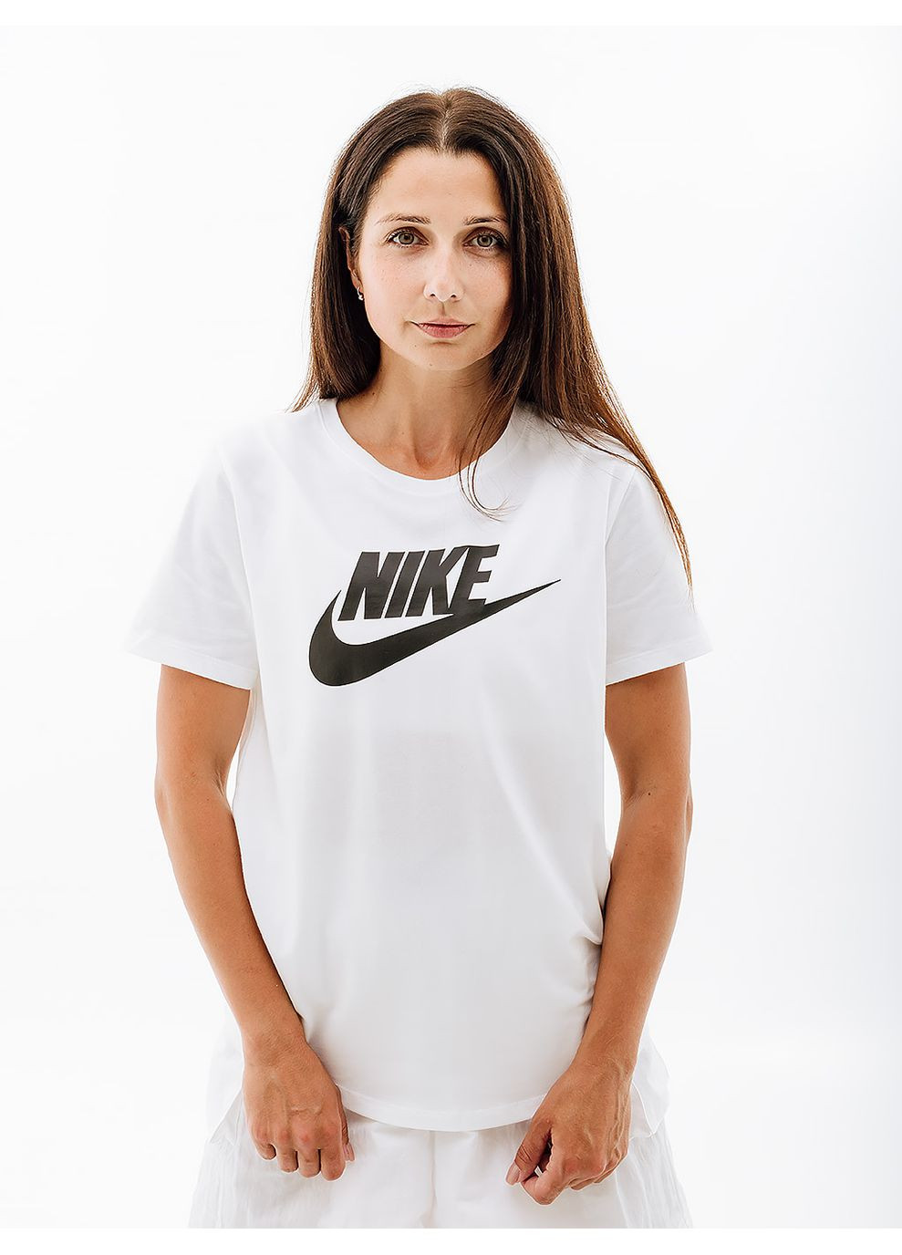 Белая летняя женская футболка w nsw tee essntl icn ftra белый Nike