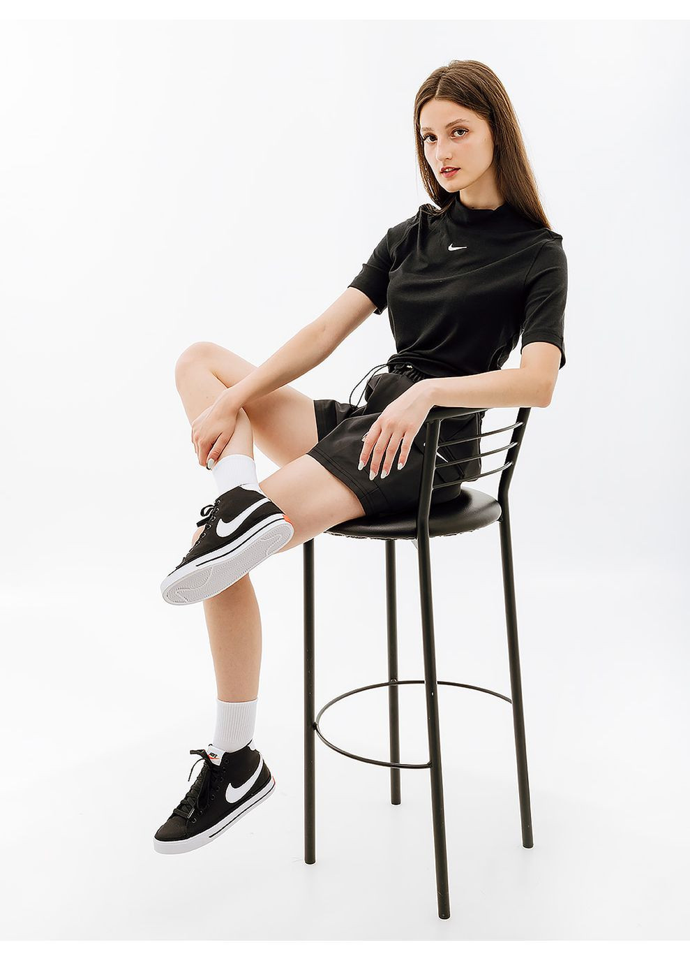 Черная летняя женская футболка w nsw essntl rib mock ss top черный Nike