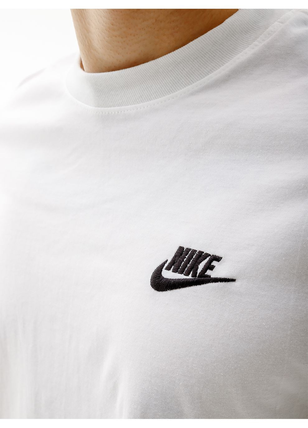 Белый демисезонный спортивный лонгслив Nike