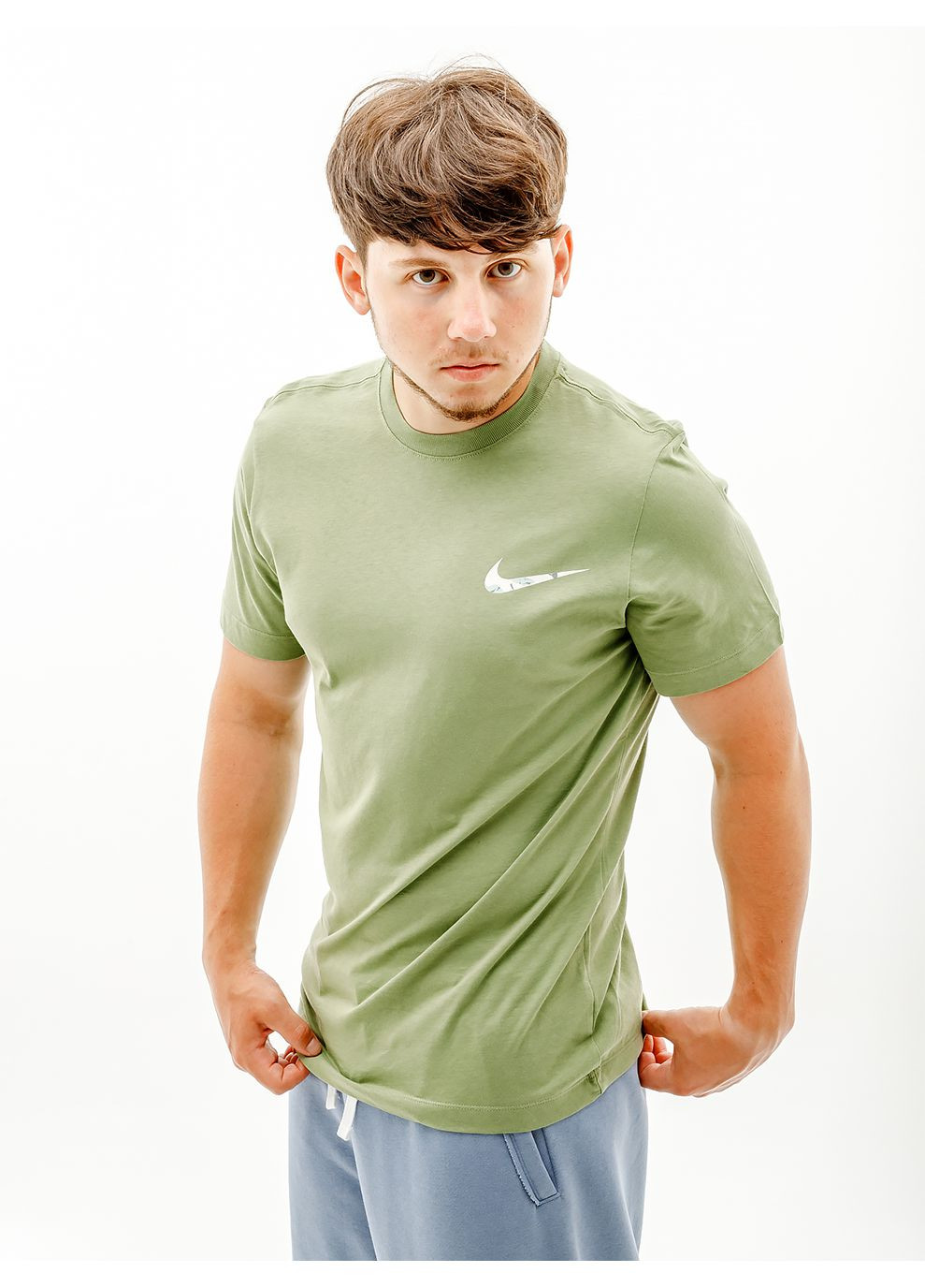 Зеленая мужская футболка m nsw tee club+ hdy prnt swsh зеленый Nike