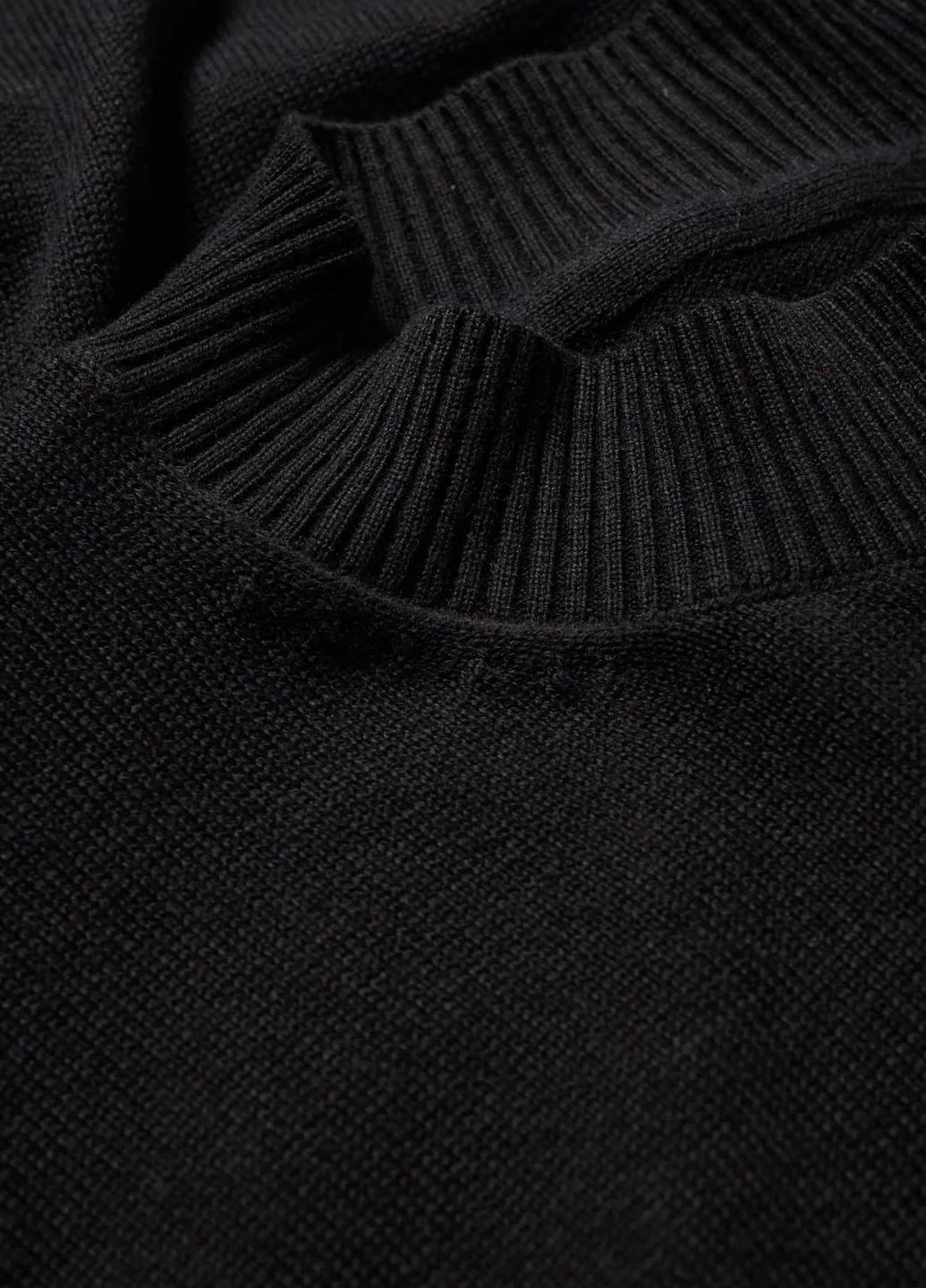 Черный демисезонный свитер в составе с кашемиром C&A
