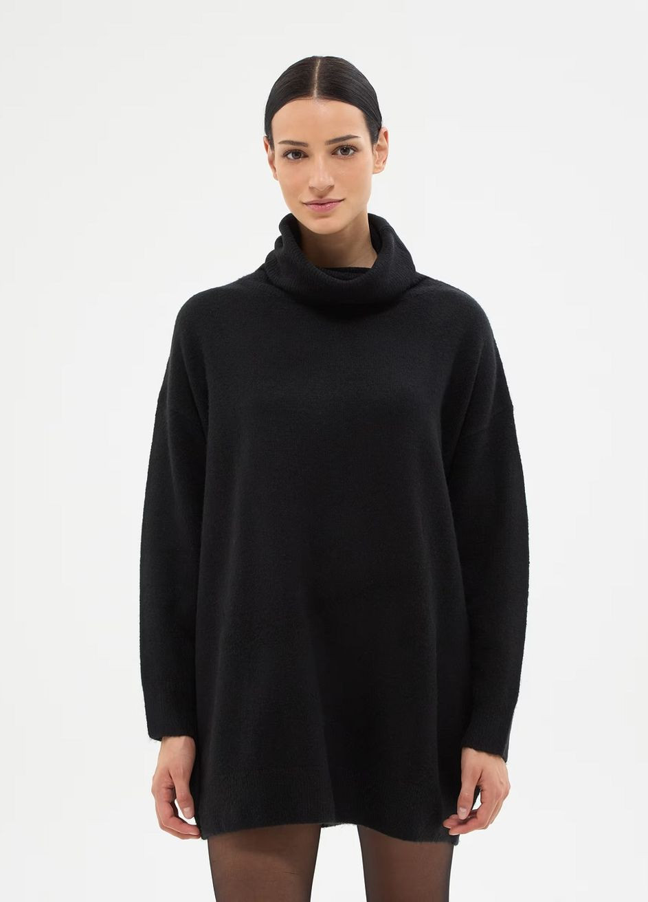 Черный зимний свитер женщин Terranova