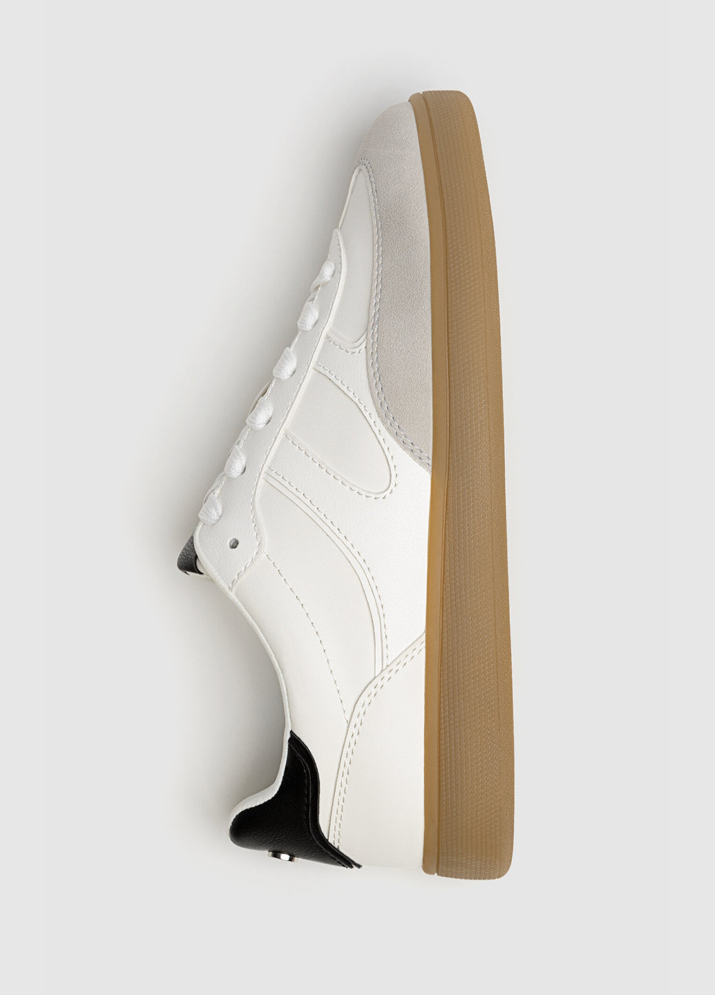 Білі осінні кросівки Stradivarius