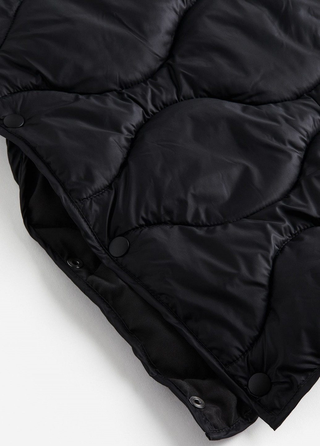 Черная зимняя куртка H&M